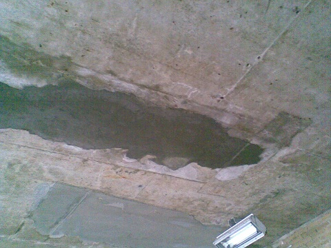 beton repareren in de spoortunnel